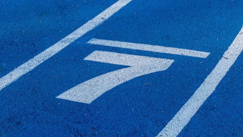 Number 7 on a racetrack